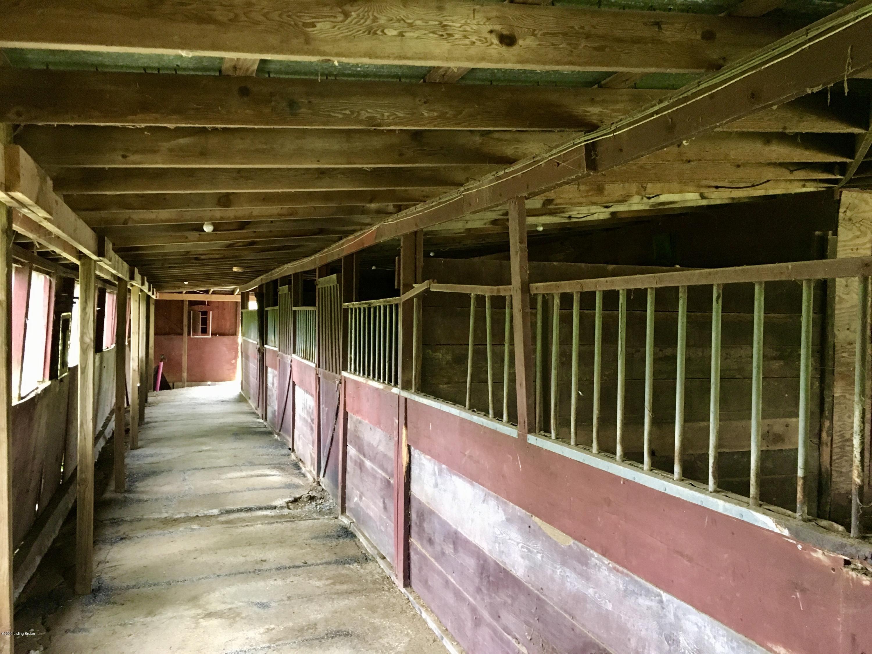 10003 Keys Ferry Road Fairdale, KY 40118 - Photo 13 of 41 Photo May 11, 3 58 56 PM