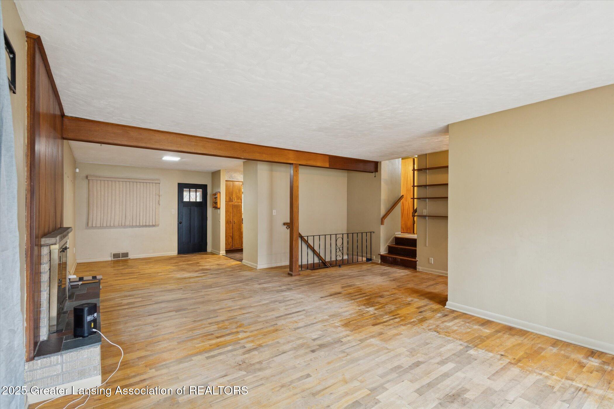 1049 Maycroft Road Lansing, MI 48917 - Photo 11 of 46 07-1049-Maycroft-Rd-Lansing-MI-48917-Win