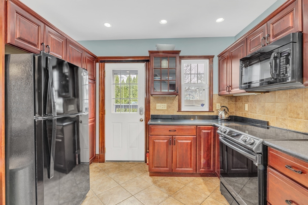 18 Hemlock Road Boston, MA 02132 - Photo 15 of 27
