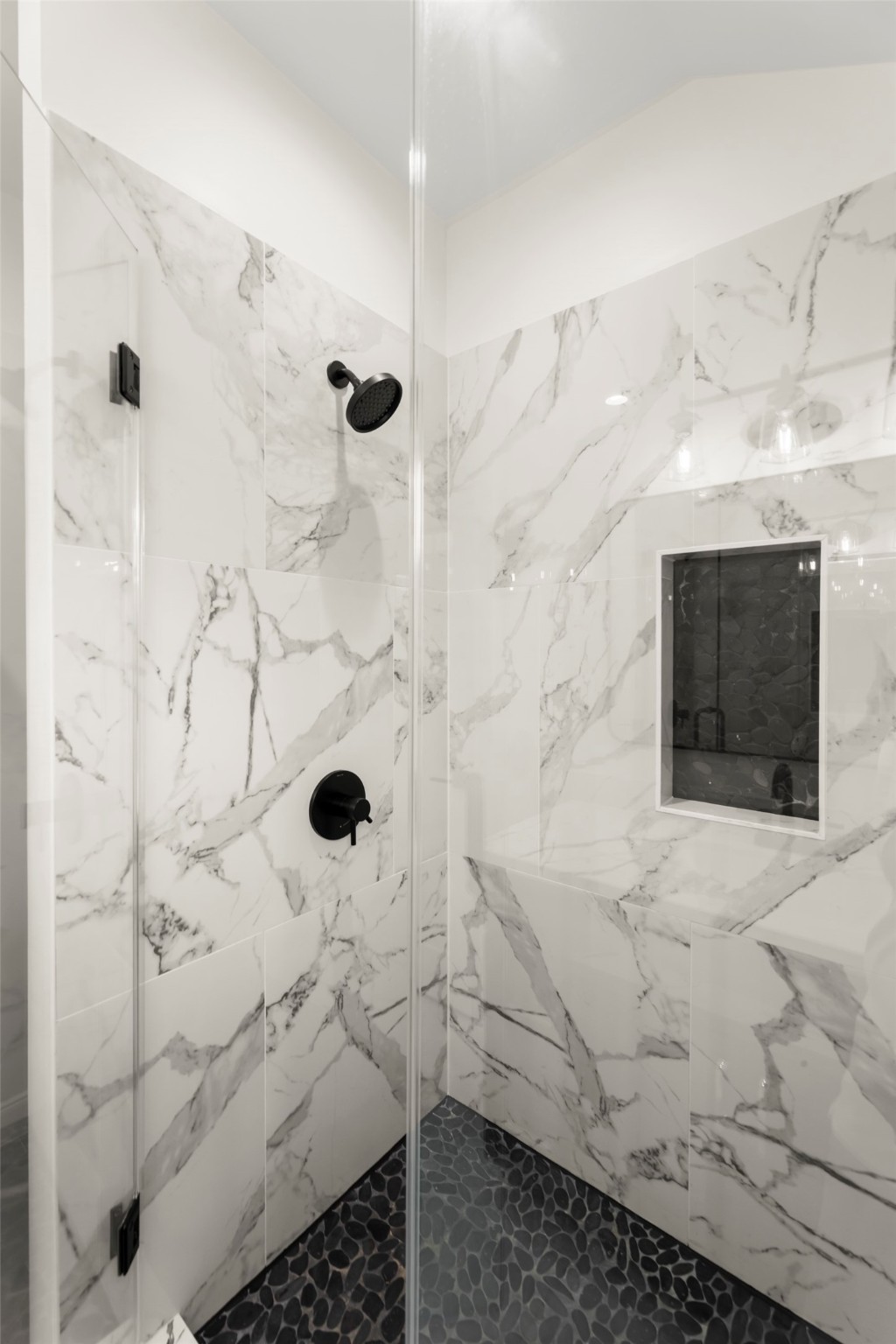 729 Caperton Street Houston, TX 77022 - Photo 18 of 42 a bathroom with a shower