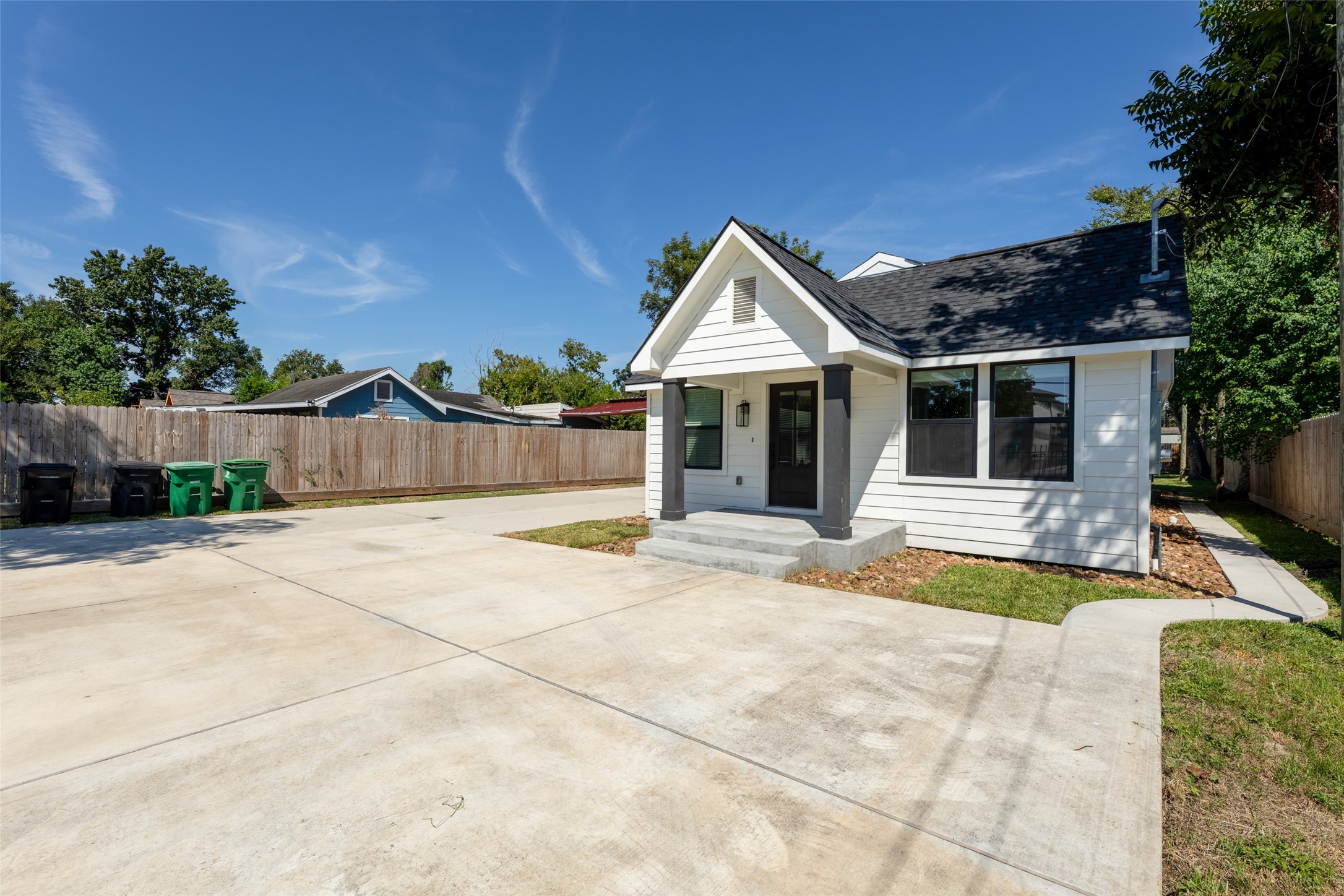 729 Caperton Street Houston, TX 77022 - Photo 2 of 42 a view of a house with backyard and porch