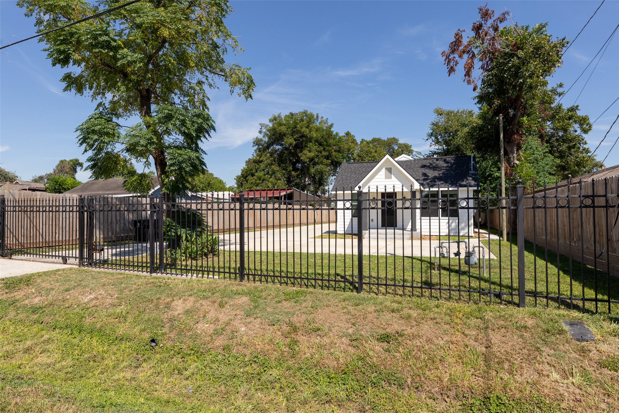 729 Caperton Street Houston, TX 77022 - Photo 5 of 42 a view of a backyard