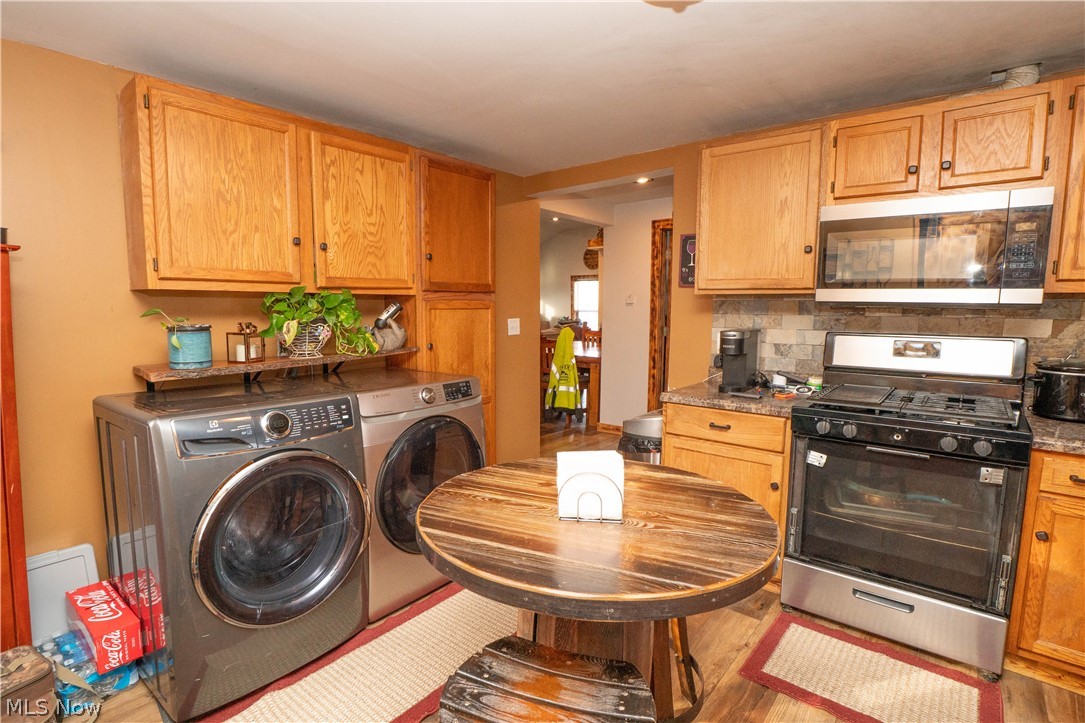 8242-8244 Navarre Road Southwest Massillon, OH 44646 - Photo 8 of 22 Kitchen/Laundry