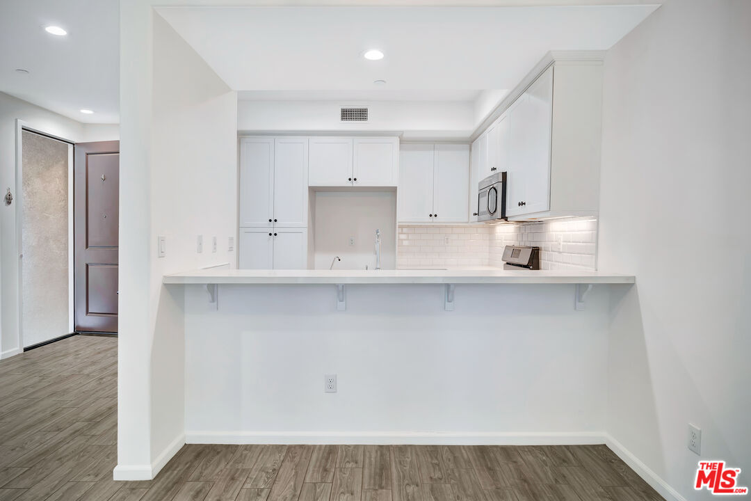 15215 West Fred Way Van Nuys, CA 91405 - Photo 12 of 31