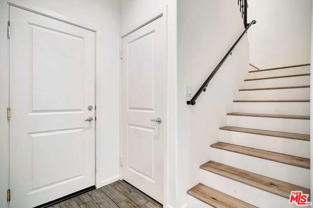 15215 West Fred Way Van Nuys, CA 91405 - Photo 13 of 31