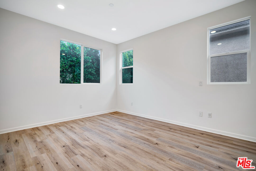 15215 West Fred Way Van Nuys, CA 91405 - Photo 15 of 31