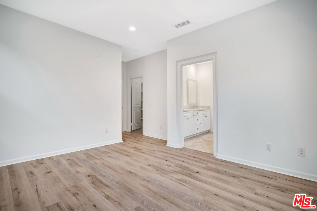 15215 West Fred Way Van Nuys, CA 91405 - Photo 16 of 31