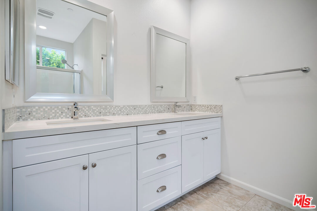 15215 West Fred Way Van Nuys, CA 91405 - Photo 17 of 31