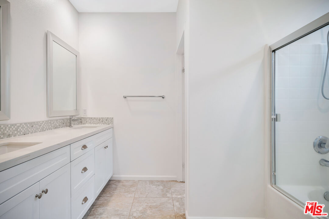 15215 West Fred Way Van Nuys, CA 91405 - Photo 18 of 31