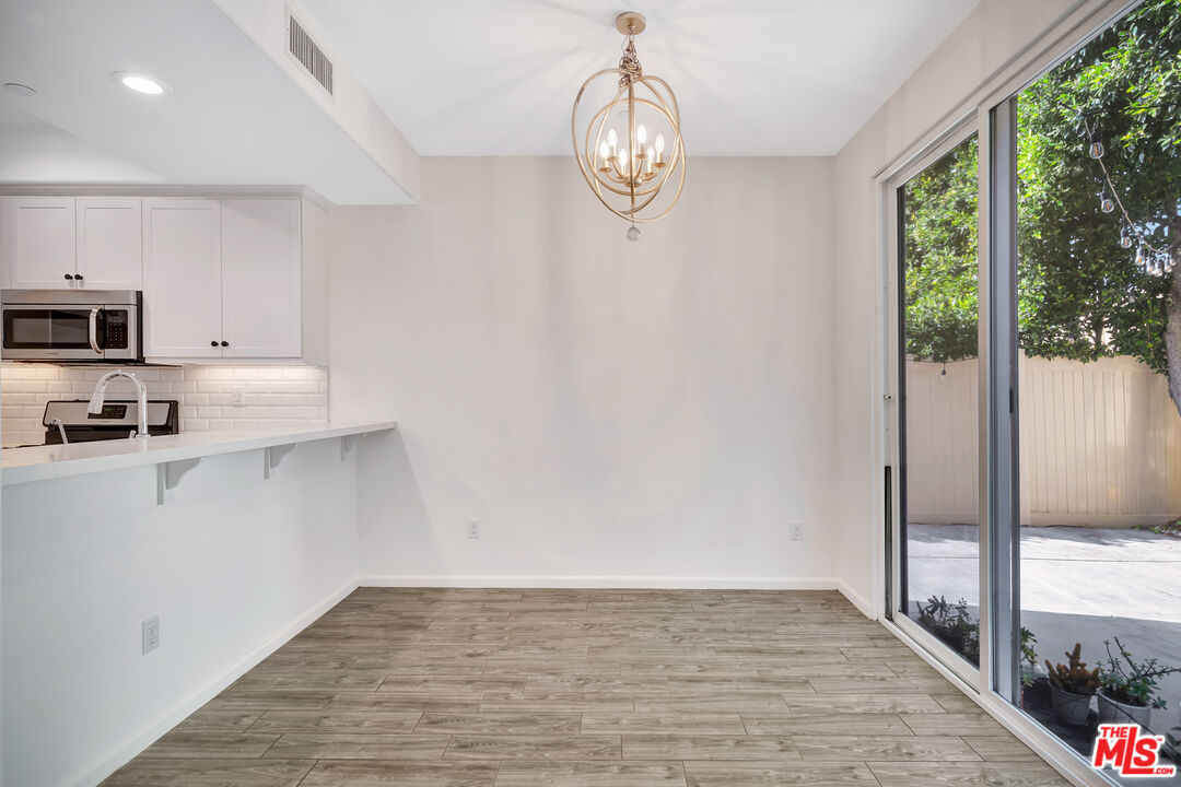 15215 West Fred Way Van Nuys, CA 91405 - Photo 7 of 31