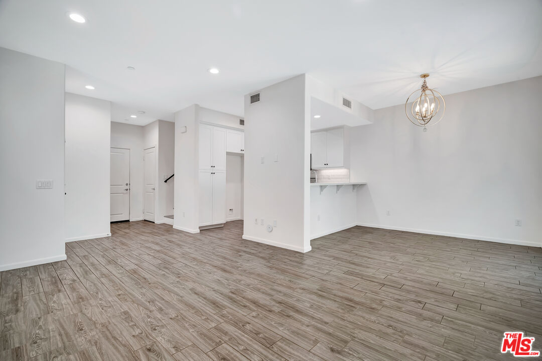 15215 West Fred Way Van Nuys, CA 91405 - Photo 9 of 31