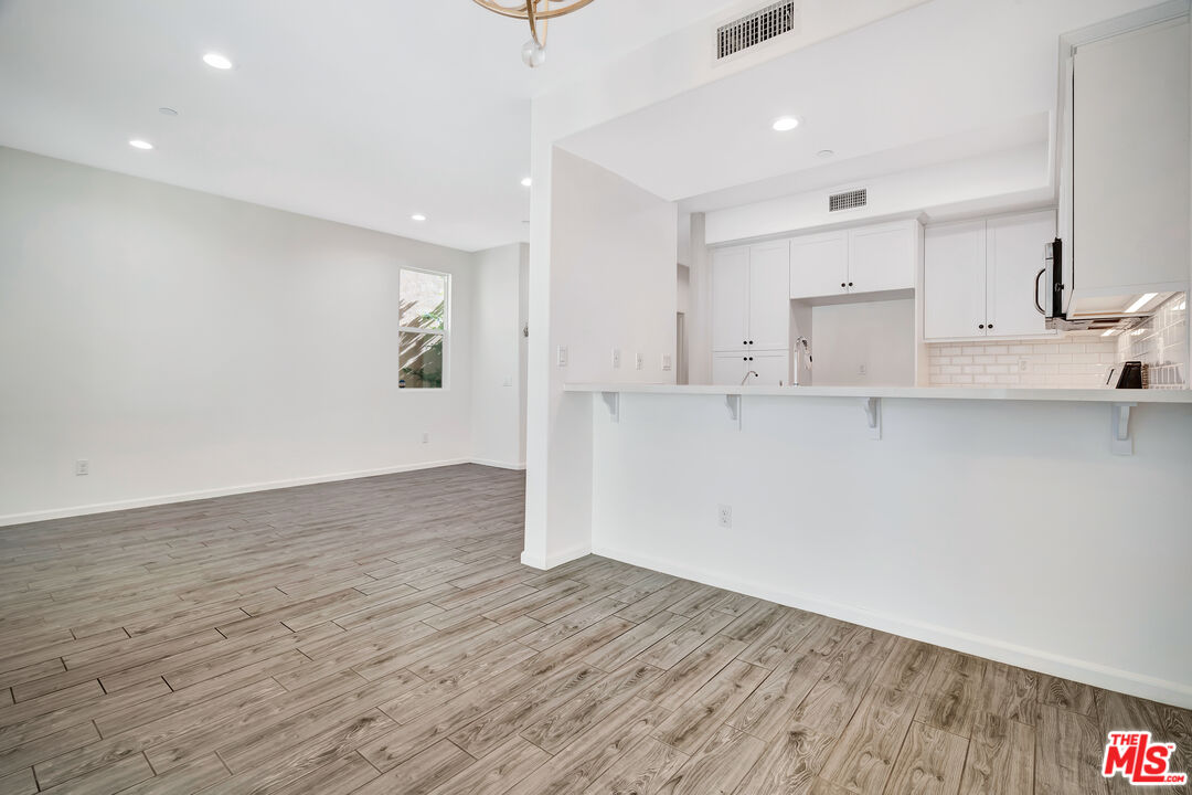 15215 West Fred Way Van Nuys, CA 91405 - Photo 10 of 31