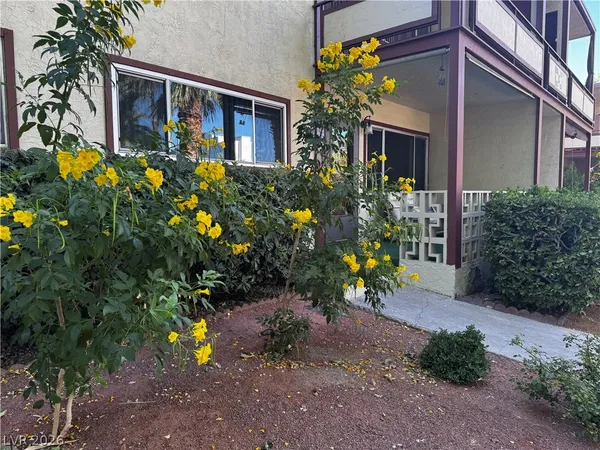 $1,800 | 350 East Desert Inn Road, Unit C103, Las Vegas, NV 89109