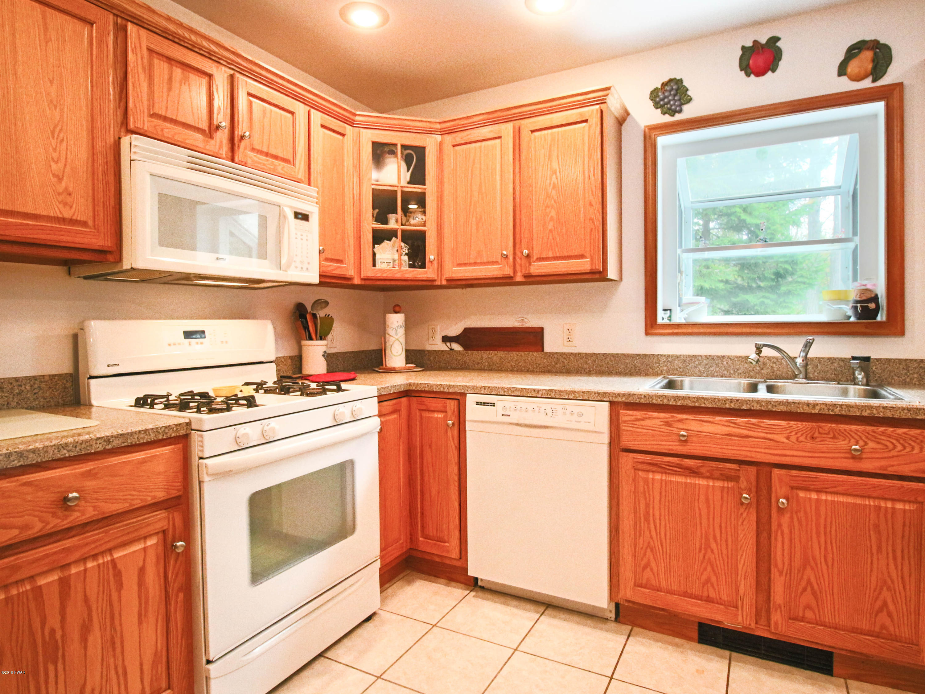 119 Cabin Ridge Road Hawley, PA 18428 - Photo 18 of 33 Lots of Cabinets