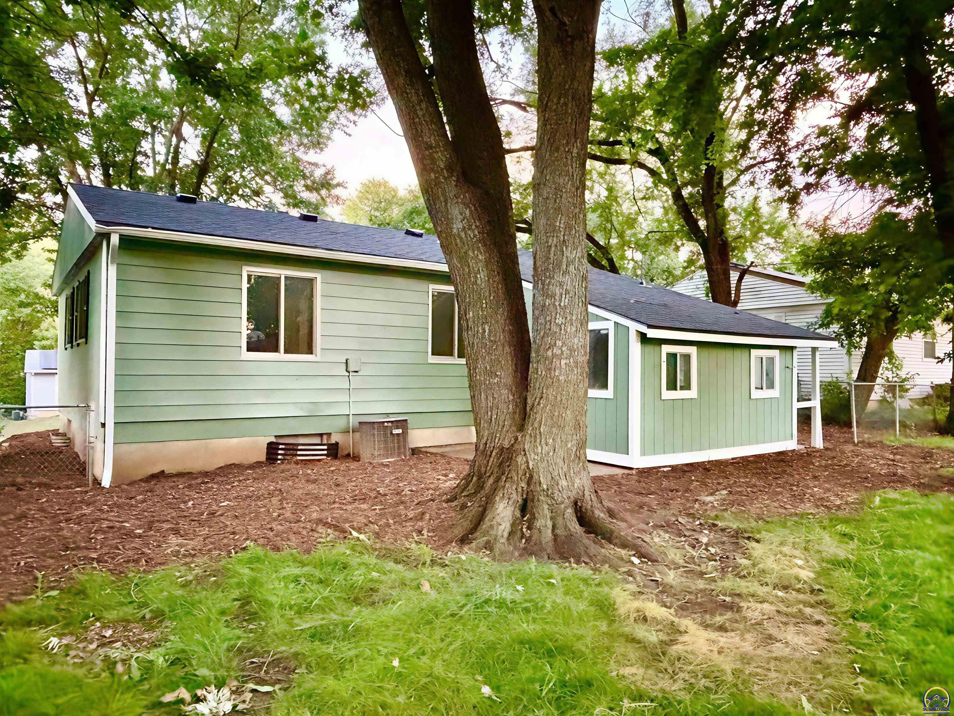 873 Southeast Brookside Drive Topeka, KS 66607 - Photo 18 of 19