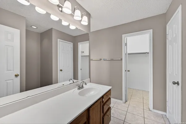 $2,200 | 7019 Jade Field, San Antonio, TX 78240
