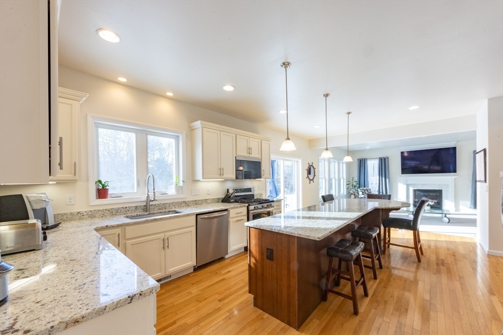 1194 Sharps Lot Road Swansea, MA 02777 - Photo 8 of 42