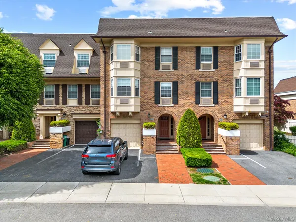 $850,000 | 207-23 Darren Drive, Unit 2 | Bay Terrace
