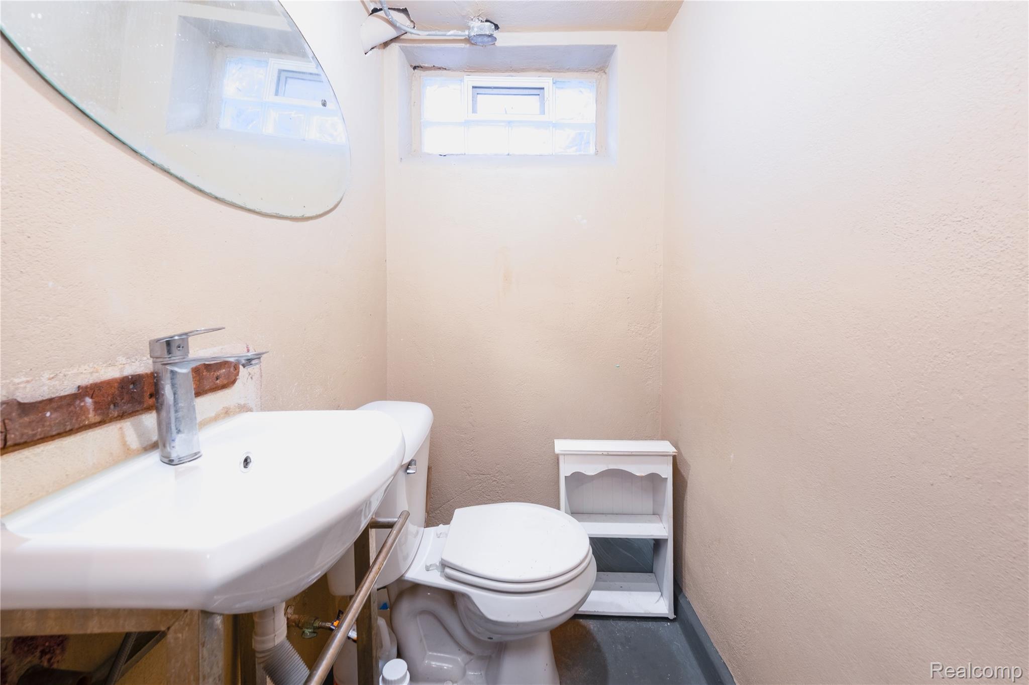 19970 Stratford Road Detroit, MI 48221 - Photo 20 of 27 Half bathroom with toilet and a textured wall