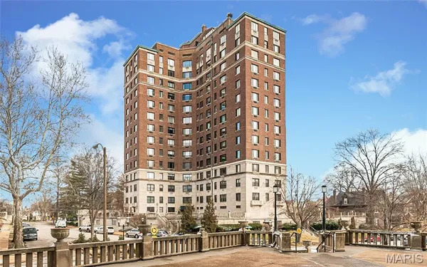 $549,000 | 410 North Newstead Avenue, Unit 5S, St. Louis, MO 63108