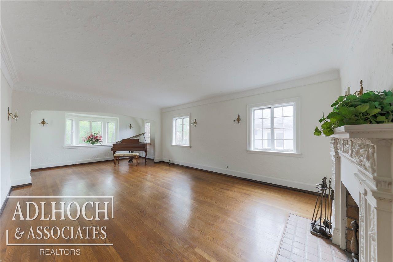 943-45 Harcourt Road Grosse Pointe, MI 48230 - Photo 3 of 16 31321513-2.JPG