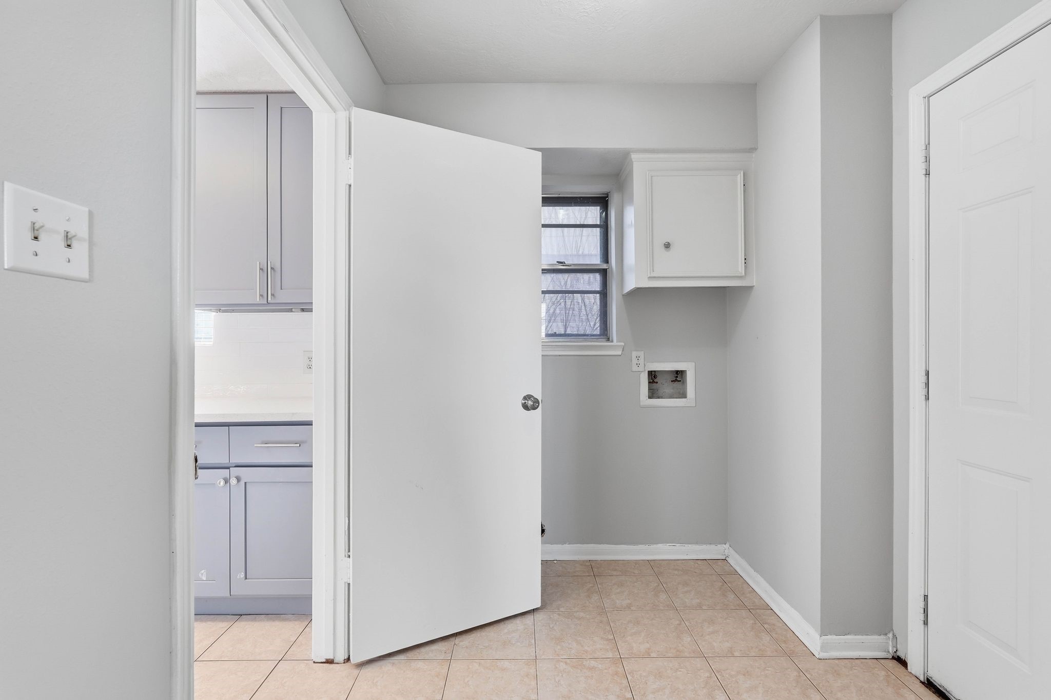 6807 Falling Waters Drive Spring, TX 77379 - Photo 19 of 22 a view of cabinets and wooden floor