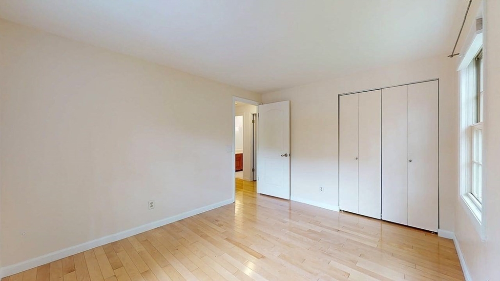 60 Wrentham Road Worcester, MA 01602 - Photo 20 of 39