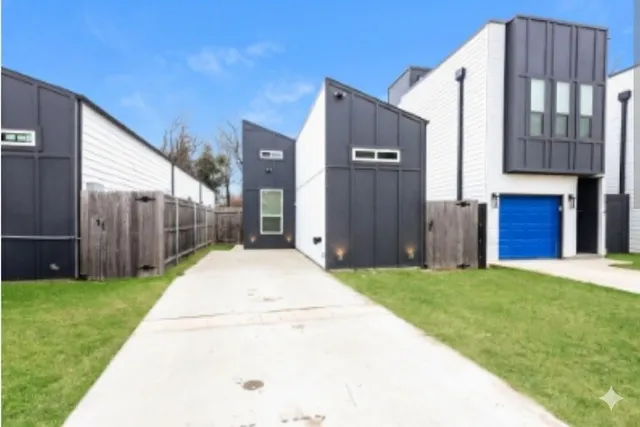 $2,500 | 2216 Dyson Street, Dallas, TX 75215