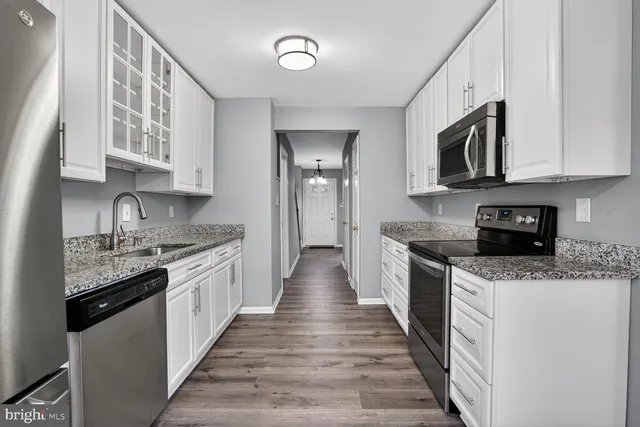 $3,495 | 4071 Championship Court, Annandale, VA 22003