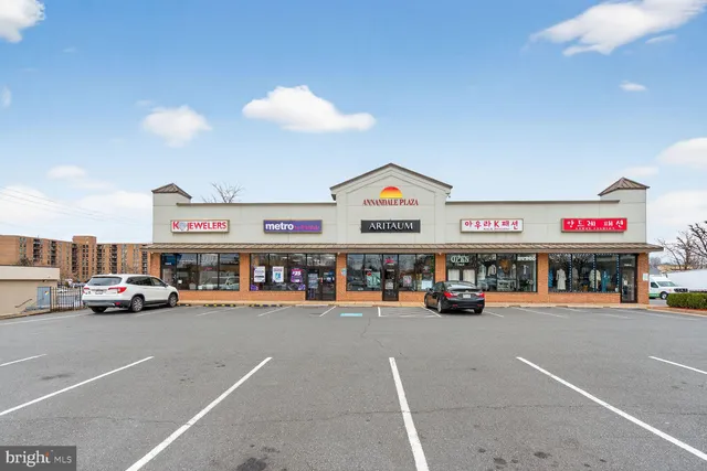 $3,495 | 4071 Championship Court, Annandale, VA 22003