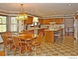 18947 Van Road Livonia, MI 48152 - Photo 2 of 9 KITCHEN