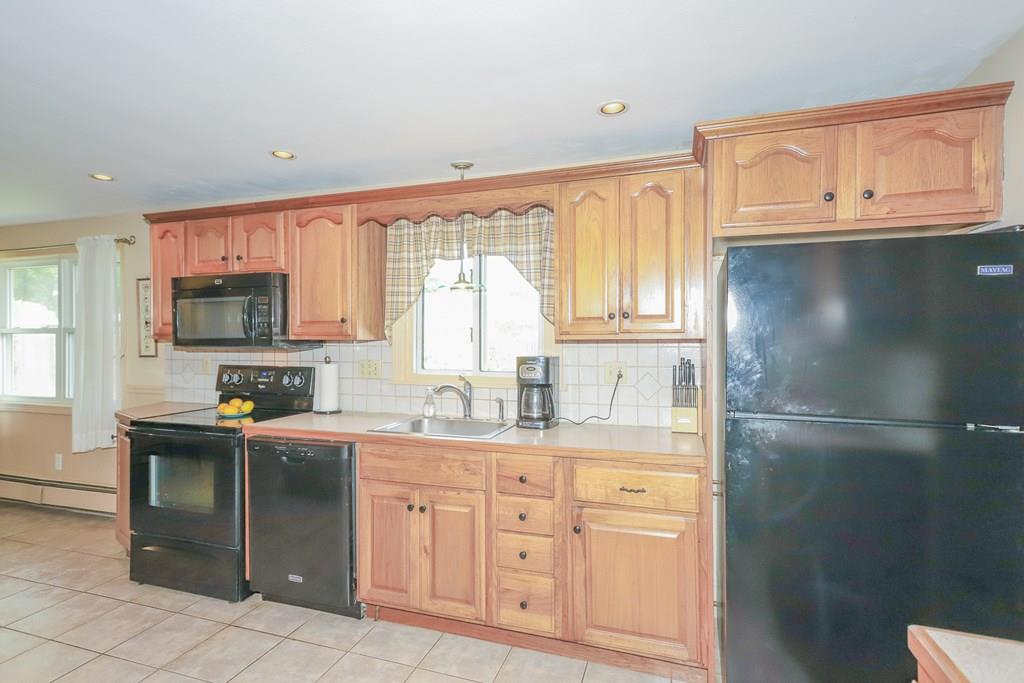 11 Exeter Road Beverly, MA 01915 - Photo 4 of 19 Gallery Image 4