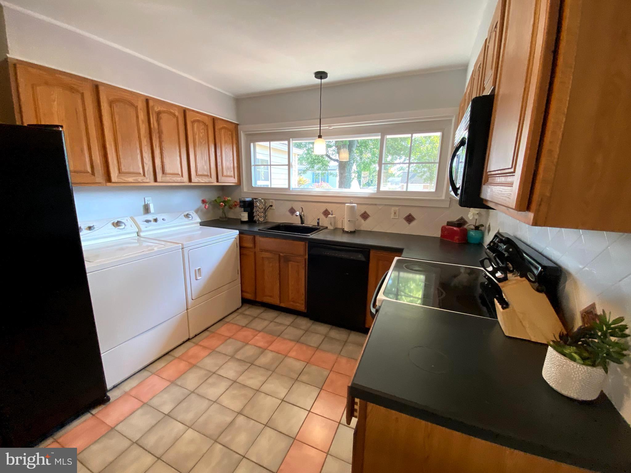 28 Hillside Road Levittown, PA 19056 - Photo 40 of 52 Kitchen towards front of house