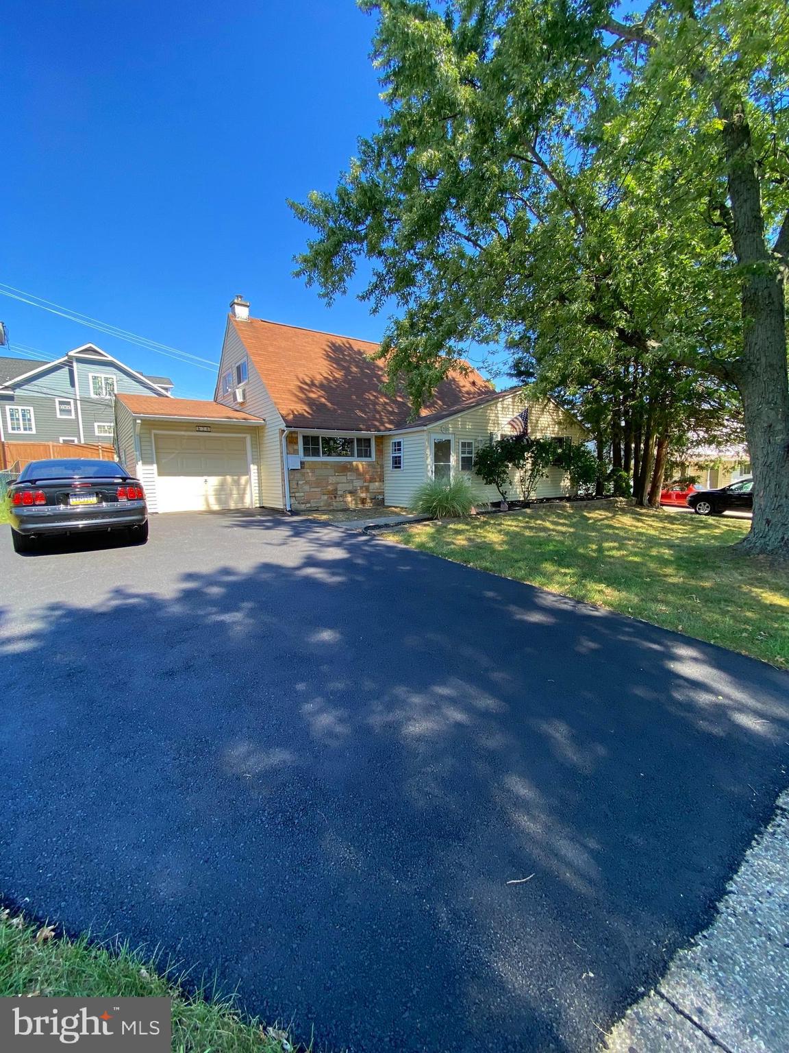 28 Hillside Road Levittown, PA 19056 - Photo 4 of 52 Front with Fresh New Driveway
