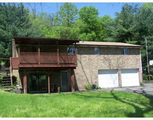 24 Walker Road Canonsburg, PA 15317 - Photo 2 of 8 Exterior Back.