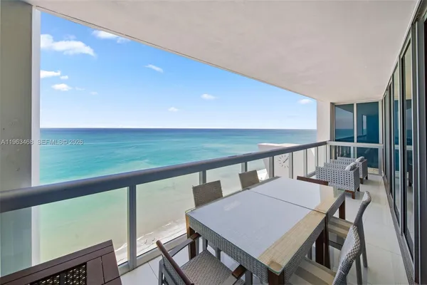 $9,500 | 6899 Collins Avenue, Unit 2207, Miami Beach, FL 33141