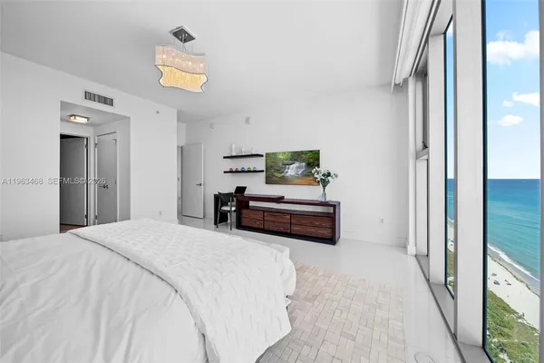 $9,500 | 6899 Collins Avenue, Unit 2207, Miami Beach, FL 33141