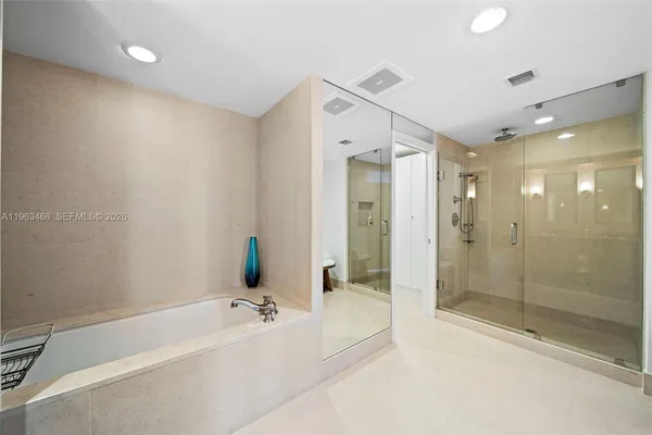 $9,500 | 6899 Collins Avenue, Unit 2207, Miami Beach, FL 33141