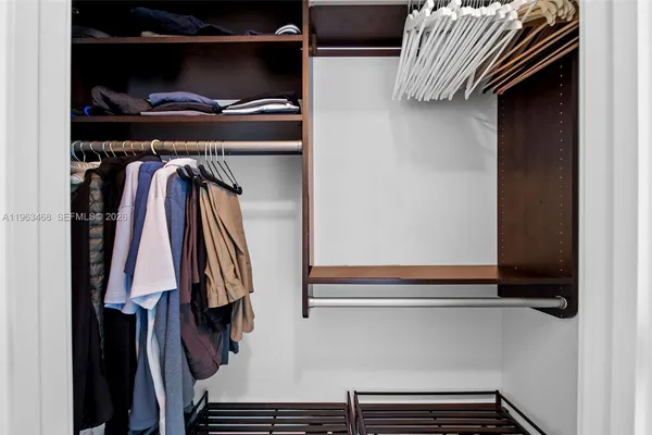 $9,500 | 6899 Collins Avenue, Unit 2207, Miami Beach, FL 33141