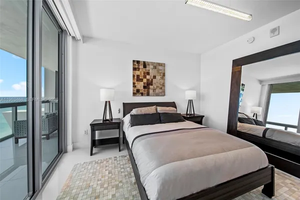 $9,500 | 6899 Collins Avenue, Unit 2207, Miami Beach, FL 33141