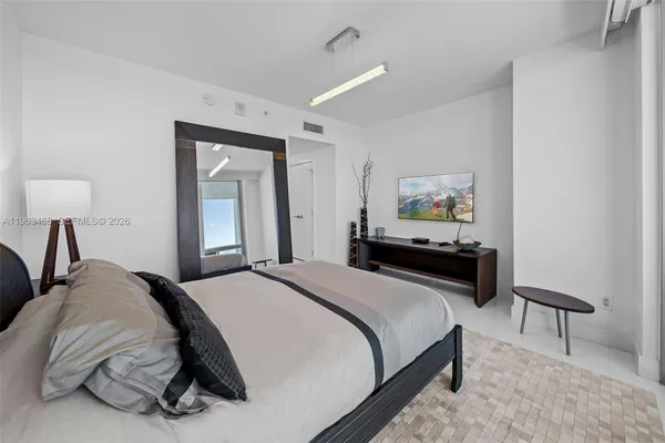 $9,500 | 6899 Collins Avenue, Unit 2207, Miami Beach, FL 33141