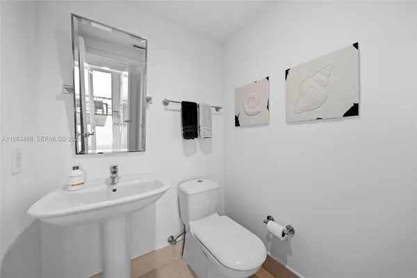 $9,500 | 6899 Collins Avenue, Unit 2207, Miami Beach, FL 33141