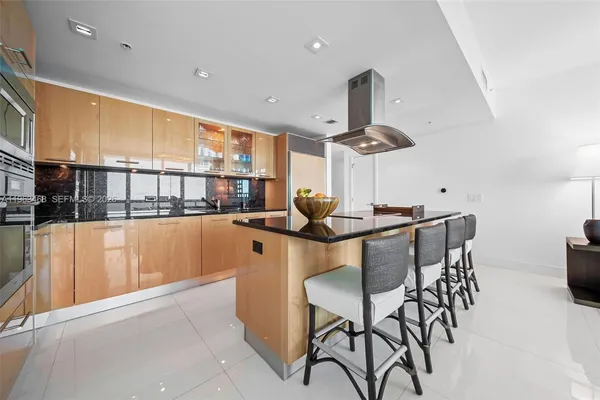 $9,500 | 6899 Collins Avenue, Unit 2207, Miami Beach, FL 33141