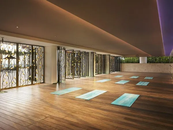 $9,500 | 6899 Collins Avenue, Unit 2207, Miami Beach, FL 33141