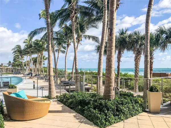 $9,500 | 6899 Collins Avenue, Unit 2207, Miami Beach, FL 33141