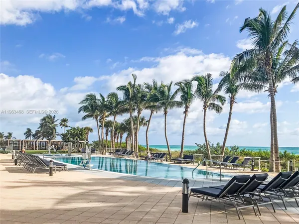 $9,500 | 6899 Collins Avenue, Unit 2207, Miami Beach, FL 33141