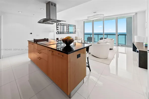 $9,500 | 6899 Collins Avenue, Unit 2207, Miami Beach, FL 33141
