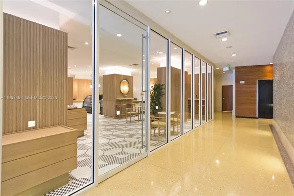 $9,500 | 6899 Collins Avenue, Unit 2207, Miami Beach, FL 33141