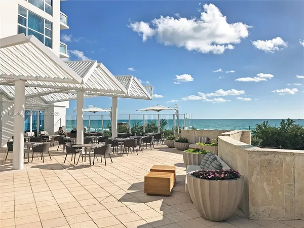 $9,500 | 6899 Collins Avenue, Unit 2207, Miami Beach, FL 33141