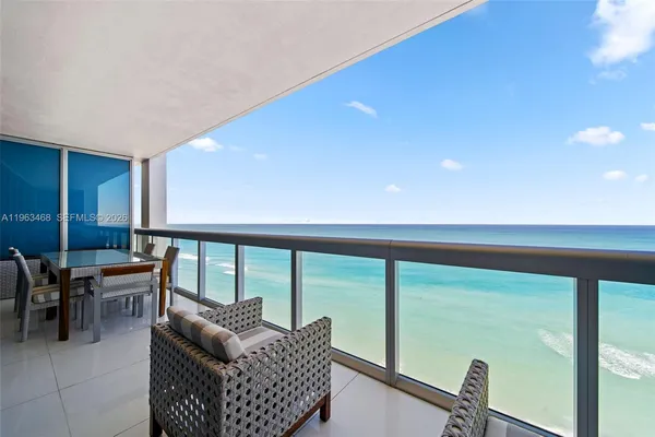 $9,500 | 6899 Collins Avenue, Unit 2207, Miami Beach, FL 33141